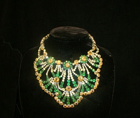 An elegant French necklace. Image courtesy Tonya Cameron Auctions.